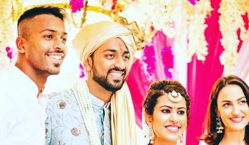 elli avrram, actress elli avrram, elli avrram photos, elli avrram bollywood actress, elli avrram tv host, elli avrram, pankhurii sharma, pankhurii sharma, Elli and Hardik chemistry, Elli and Hardik, elli avram, hardik pandya, cricketer hardik pandya, Hardik Pandya Dating Hottie Elli Avram, Hardik Pandya Dating Elli Avram, Hardik Pandya Dating actress Elli Avram, The Great Indian Laughter Challenge, television, entertainment, jansatta