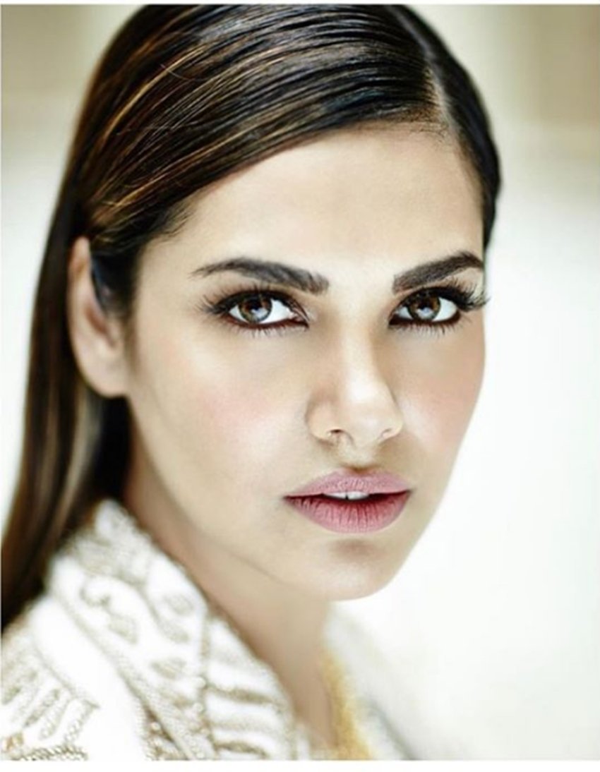 bollywood actress, actress esha gupta, , actress angelina jolly, esha gupta lips, instagram photos, lip surgery, hollywood actress, actress angelina jolly same look, photos viral