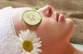 eyes, eye care in hindi, eye care tips in hindi, bright eyes in hindi, clear eyes in hindi, natural remedies for eye care in hindi, home remedies for clear eyes in hindi, cucumber, strawberries, buttermilk, bright eyes tips in hindi, eye beauty tips in hindi, beauty tips in hindi, lifestyle news in hindi, jansatta