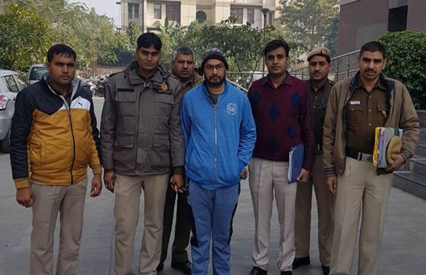 दिल्ली पुलिस की गिरफ्त में आरोपी पंकज अरोड़ा। (Source: Express Photo)