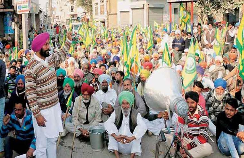 मानसा में विरोध प्रदर्शन करते किसान। मुख्‍यमंत्री कैप्‍टन अमरिंदर सिंह ने यहीं से कर्ज माफी योजना शुरू की थी। (फोटो सोर्स: गुरमीत सिंह, इंडियन एक्‍सप्रेस)