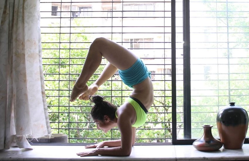 natasha noel, yoga teacher, dancer, mumbai, abused, yogini, dancing yogini, inspiration, life story, courage, life, women, inspiring stories, jansatta