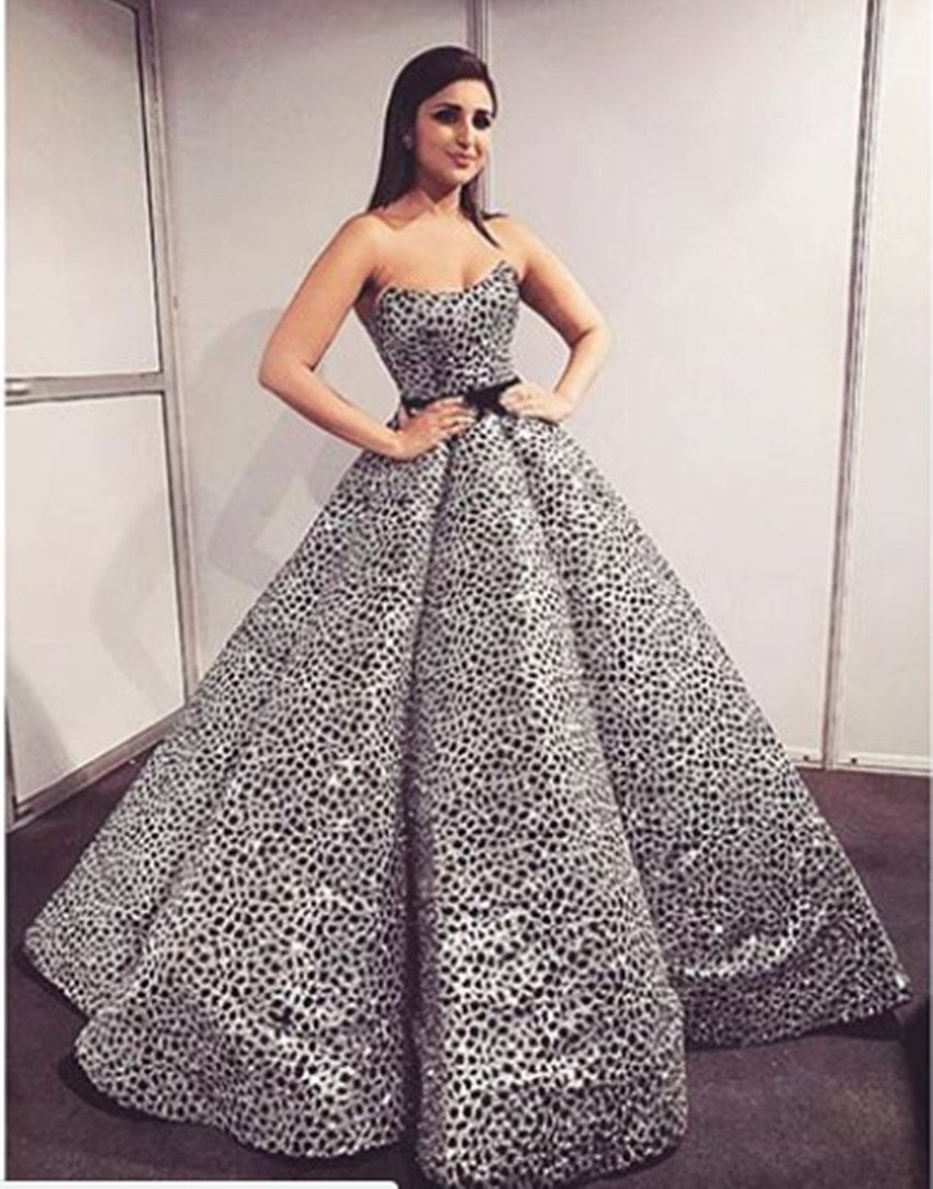Jio, jio Flimfare Awards 2018, jio Flimfare Awards 2018 Winners, Flimfare Awards 2018 Winners, Flimfare Awards 2018, Flimfare Awards 2018 photos, Flimfare Awards winners list, jio Flimfare Awards 2018 Winners, Flimfare Awards 2018 Winners Full List, Jio Awards 2018, Flimfare Awards Winners List 2018, Flimfare Awards Winners 2018, Hindi Medium, Newton, Vidya Balan for Tumhari Sulu, Irrfan Khan for Hindi Medium, Zaira Wasim for Secret Superstar, Rajkummar Rao for Trapped, rekha, sunny leone, padman, ranveer singh, meher vij, arjun kapoor, Konkona Sen Sharma for A Death in the Gunj, Tiger Zinda Hai, preity zinta, manushi chhiler, sonam kapoor, akshay kumar, kajol, arjun kapoor, neha dhupia, entertainment