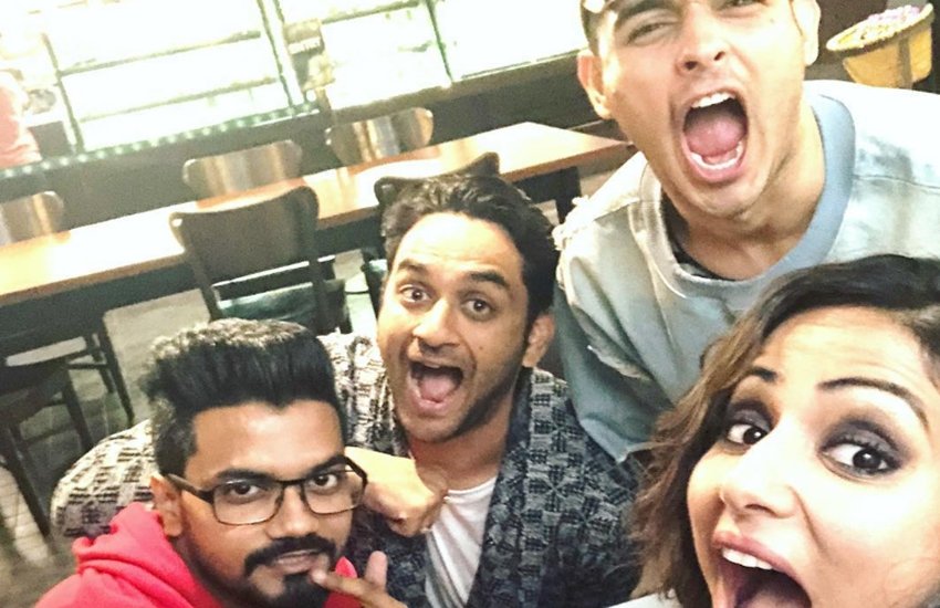 Hina Khan, bigg boss ex contestant Hina Khan, Hina Khan met Bigg Boss 11 co contestant, Vikas Gupta, Priyank Sharma, vikas complaining of hina khan, hina khan in video watch here, bigg boss 11 news, bigg boss contestant, bollywood news, television news, entertainment news