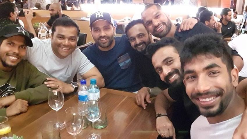 हार्दिक के अलावा जसप्रीत बुमराह ने भी ट्विटर पर एक फोटो शेयर की जिसमें खिलाड़ी काफी खुशी नजर आ रहे हैं। इस फोटो को शेयर करते हुए बुमराह ने लिखा "साथ आना एक शुरुआत है, साथ रहना प्रगति है और साथ काम करना कामयाबी है। मैच जीतने के बाद सीरीज़ का अच्छा अंत।"