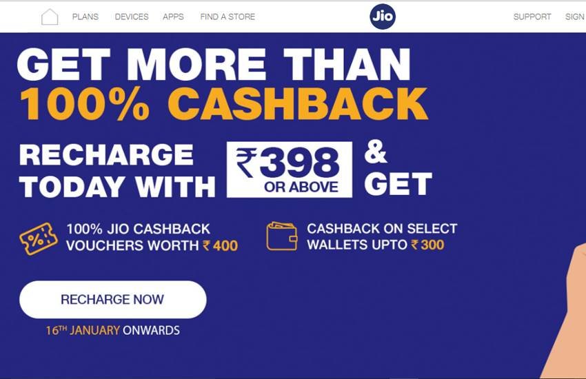 मोबिक्विक से जियो के नए और पुराने यूजर्स रिचार्ज करते वक्त JIOGIFT कोड डालेंगे तो 300 रुपए का कैशबैक मिल जाएगा। 