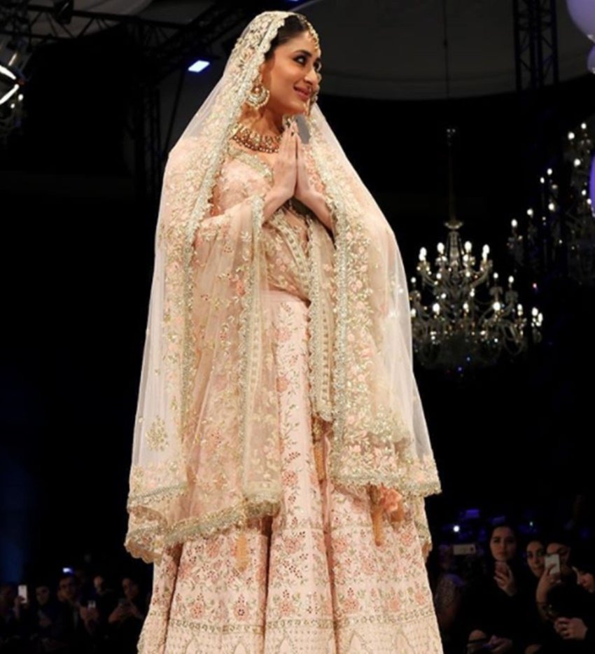 Kareena Kapoor, actress Kareena Kapoor, bollywood actress Kareena Kapoor, Kareena Kapoor photos, Kareena Kapoor rampwalk, Kareena Kapoor in doha, Kareena Kapoor in qutar fashion show, Kareena Kapoor movies, Kareena Kapoor blushing bride, Kareena Kapoor Khan, Kareena Kapoor Khan blushing bride, kareena kapoor in pink lehenga in Doha for Vikram Phadnis, Vikram Phadnis, designer Vikram Phadnis, Doha, Qatar, Veere Di Wedding, kareena kapoor film Veere Di Wedding, entertainment, jansatta