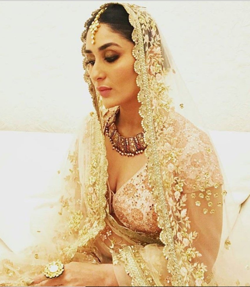 Kareena Kapoor, actress Kareena Kapoor, bollywood actress Kareena Kapoor, Kareena Kapoor photos, Kareena Kapoor rampwalk, Kareena Kapoor in doha, Kareena Kapoor in qutar fashion show, Kareena Kapoor movies, Kareena Kapoor blushing bride, Kareena Kapoor Khan, Kareena Kapoor Khan blushing bride, kareena kapoor in pink lehenga in Doha for Vikram Phadnis, Vikram Phadnis, designer Vikram Phadnis, Doha, Qatar, Veere Di Wedding, kareena kapoor film Veere Di Wedding, entertainment, jansatta