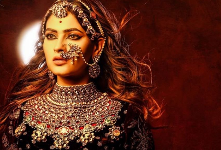 Karishma Sharma's rani padmini look, Ragini MMS Returns fame Karishma Sharma's tribute to Deepika, sanjay leela bhanshali movie, padmaavat, deepika padukone, ranveer isngh, shahid kapoor, yeh hain mohabbaten actress karishma shrama, karishma sharma bold photos