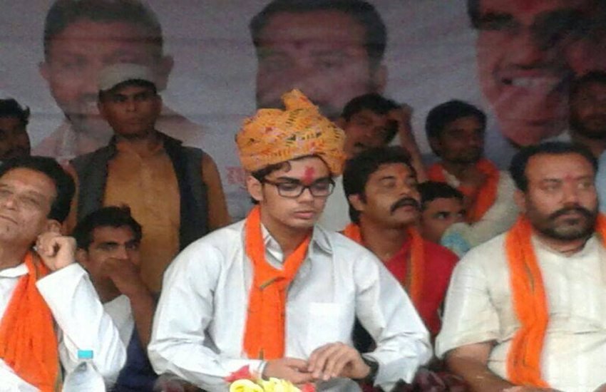 कांग्रेस नेता अरुण यादव ने सवाल किया कि कार्तिकेय एवं उनके परिवार ने 10 एकड़ जमीन कब, कैसे, किससे और किसके नाम पर खरीदी है, यह भी सार्वजनिक होना चाहिए। (फोटो सोर्स: कार्तिकेय के फेसबुक अकाउंट से)