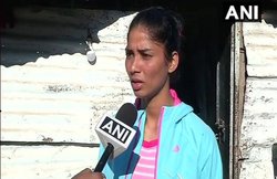 हॉकी खिलाड़ी ने मदद मांगी तो भाजपा विधायक ने बनाया मजाक, बोले- अच्‍छा खेलती तो झुग्‍गी में नहीं रहती