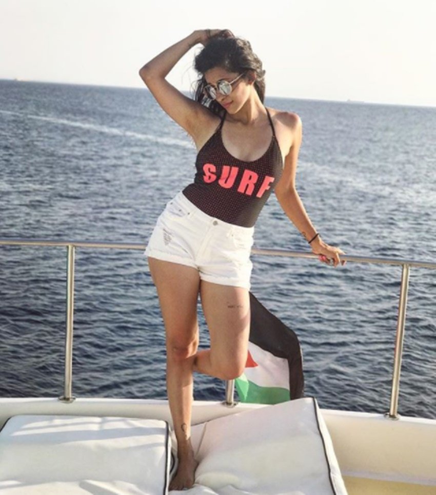 kishwer merchant, actress kishwer merchant, kishwer merchant photo, kishwer merchant hot photo, suyash rai, new year party, srilanka trip, parteners, Suyyash Rai, bigg boss, bigg boss 9, Babul Ki Duwayen Leti Jaa, Des Mein Niklla Hoga Chand, Kutumb, Kasautii Zindagii Kay, Kayaamat, Hatim, Khichdi, Kkavyanjali, Kasamh Se, Miley Jab Hum Tum, Pyaar Kii Ye Ek Kahaani, Chhoti Bahu, Ek Hasina Thi as Raima, Madhubala – Ek Ishq Ek Junoon as Ananya, Kaisi Yeh Yaariyan as Nyonika and Itna Karo Na Mujhe Pyaar, Brahmarakshas, television, entertainment, jansatta