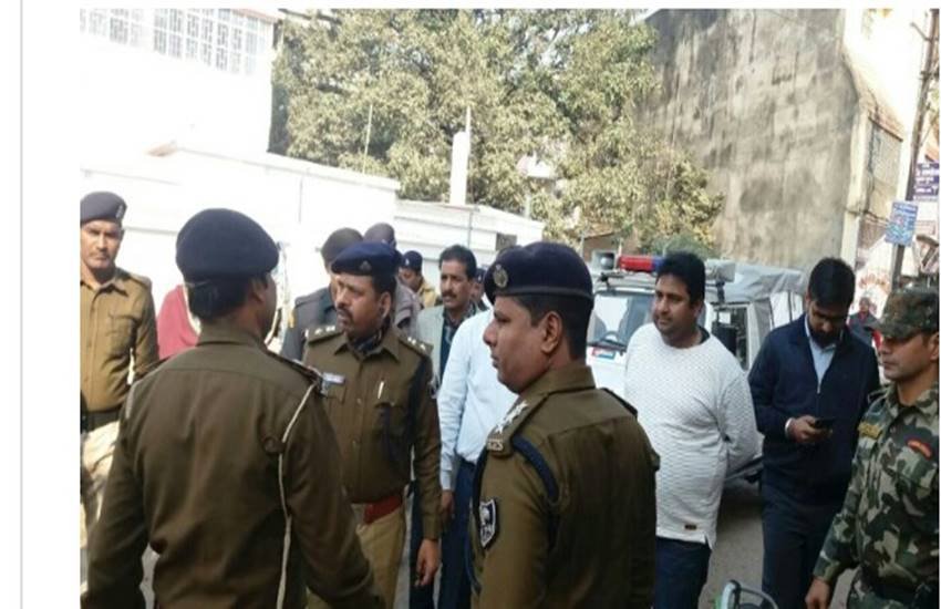 Robbers, Robbers in Bhagalpur, Robbers in Bihar, Rs 10 Lakh, Rs 10 Lakh Looted, Tractor Showroom, Tractor Showroom in Bihar, Employee of Tractor Showroom, Robbed of Rs 10 Lakh, crime news, State news Robbers, Robbers in Bhagalpur, Robbers in Bihar, Rs 10 Lakh, Rs 10 Lakh Looted, Tractor Showroom, Tractor Showroom in Bihar, Employee of Tractor Showroom, Robbed of Rs 10 Lakh, crime news, State news