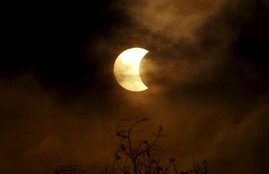 chandra grahan, chandra grahan 2018, lunar eclipse, lunar eclipse 2018, lunar eclipse 2018 today, chandra, chandra dev, lunar, lunar calendar, chandra grahan date, chandra grahan 2018 date, chandra grahan time, chandra grahan sutak, chandra grahan sutak time, latest updates about chandra grahan, religious news in hindi, jansatta