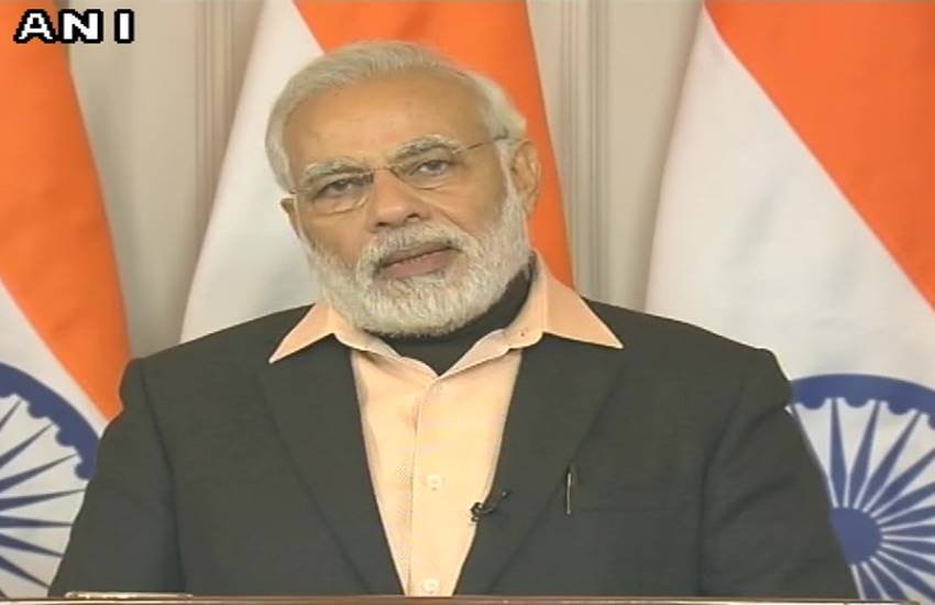 22वें राष्ट्रीय युवा महोत्सव में कोट शर्ट में प्रधानमंत्री मोदी।