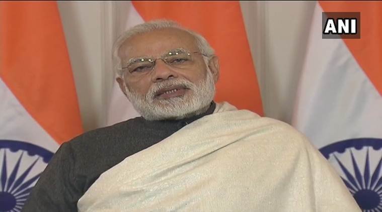 ठंड के मौसम में इस तरह शॉल लपेटने का पीएम मोदी का स्टाइल भी काफी सुर्खियों में रहा है।