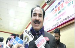 मेयर बनने के बाद प्रेस कॉन्फ्रेंस कर रहे थे मुस्लिम मेयर, राष्ट्रगान गाने की मांग पर बोले- याद नहीं है, क्यों पूछ रहे ऐसे सवाल