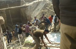 कानपुर में मल्टीलेवल पार्किंग का बेसमेंट ढहा, 2 मजदूरों की मौत, 2 घायल