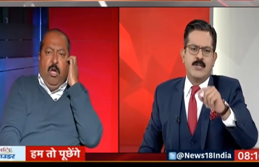 एंकर सुमित अवस्थी ने एआईएमआईएम के अध्यक्ष पर भी निशाना साधा और उनके नेता सैयद असीम वकार से पूछा कि वे लोग कोर्ट के फैसले से क्यों खुश हैं?