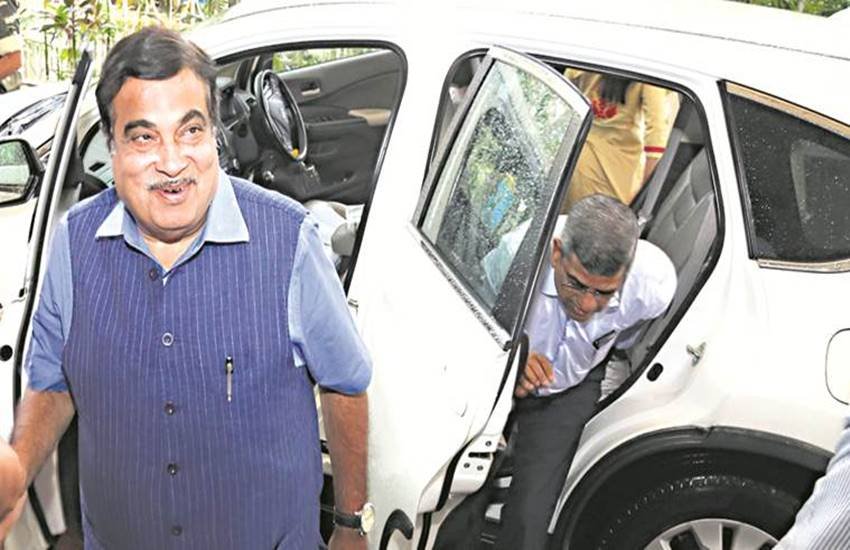 Narendra Modi, Narendra Modi Convoy, nitin gadkari, nitin gadkari car, nitin gadkari car stop, nitin gadkari waling, Minister Car Stopped, Stopped Due to PM Modi Convoy, National news