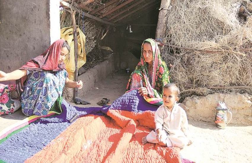 कामाबाई समा करीमा बेटी रजियाबाई के साथ। (फोटो सोर्स: गोपाल बी कटेशिया, इंडियन एक्‍सप्रेस)