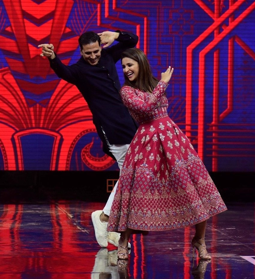 Kesari, akshay kumar, parineeti chopra, karan johar, fresh filmy couple of 2018 , Kesari, akshay kumar, parineeti chopra, karan johar, fresh fimi jodis of 2018