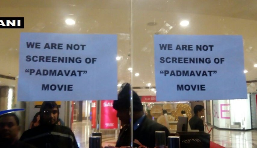 गुरुग्राम में विरोध प्रदर्शन को देखते हुए कई जगहों पर प्रदर्शन रोक दिए गए हैं।