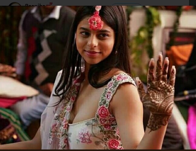 सुहाना को महंगे कपेड़े पहनने का शौक है इसस पहले भी वो 60 हजार की ड्रेस में देखी गई हैं।