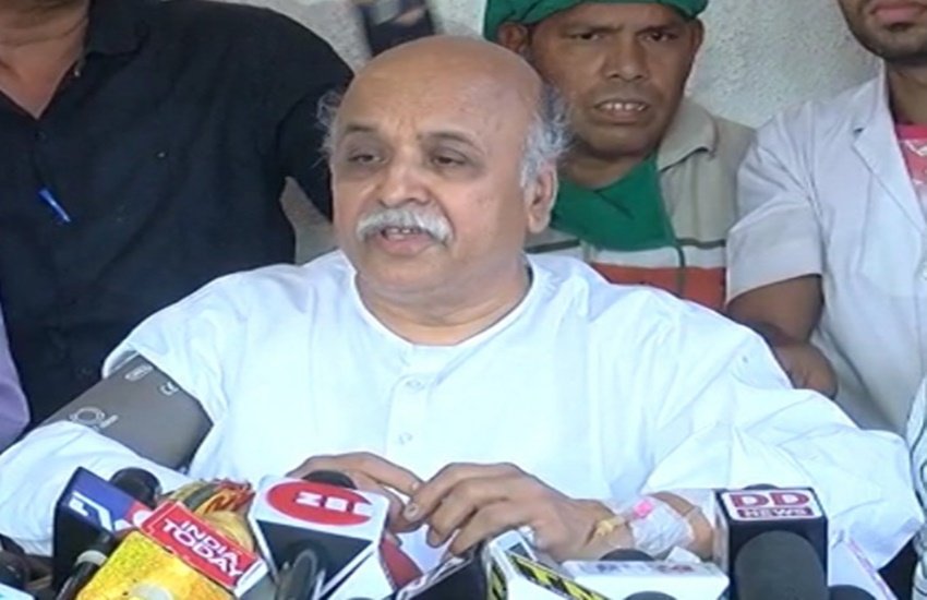 विश्व हिंदू परिषद् के नेता प्रवीण तोगड़िया। 