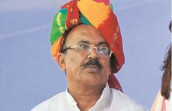 राजस्थान के शिक्षा मंत्री ने न्यूटन के गुरुत्वाकर्षण नियम के बारे में दिया नया ज्ञान