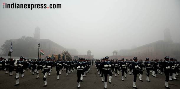 राजपथ पर सेना के जवान कोहरे में अभ्यास करते हुए। ( Photo By Amit Meha 17 January 2018)