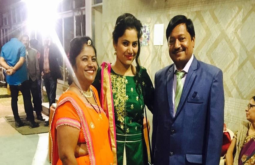 संहिता अग्रवाल मां गीता अग्रवाल और कृष्‍ण गोपाल गुप्‍ता के साथ। (कोरा/संहिता अग्रवाल)
