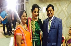 डेढ़ साल पहले हुई थी पिता की मौत, बेटी ने कराई मां की दूसरी शादी