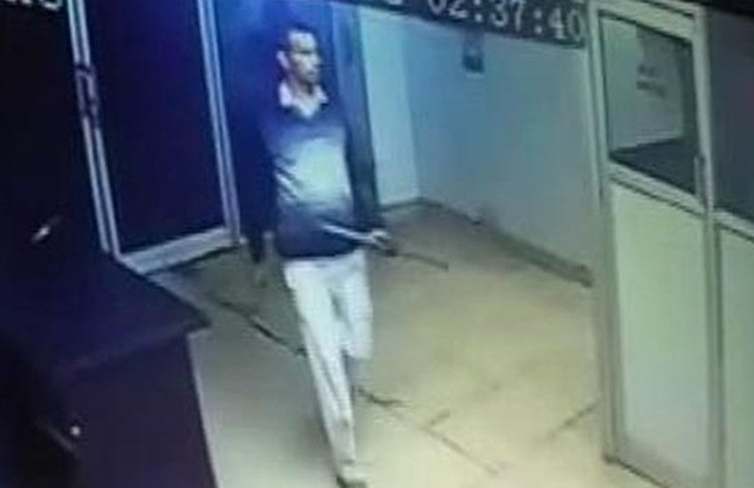 पुलिस द्वारा जारी किए गए सीसीटीवी फुटेज का स्क्रीनशॉट।