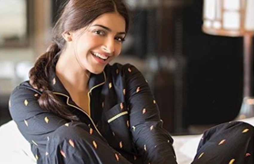 Sonam Kapoor, actress Sonam Kapoor, Sonam Kapoor Instagram, Sonam Kapoor Movies, Padman, padman release, akshay kumar, radhika apte, actress radhika apte, Sonam Kapoor on her periods, Arunachalam Muruganantham, sanitary napkins , Sonam Kapoor padman promotion, entertainment, jansatta Sonam Kapoor, actress Sonam Kapoor, Sonam Kapoor Instagram, Sonam Kapoor Movies, Padman, padman release, akshay kumar, radhika apte, actress radhika apte, Sonam Kapoor on her periods, Arunachalam Muruganantham, sanitary napkins , Sonam Kapoor padman promotion, entertainment, jansatta