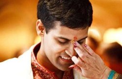 माथे पर चंदन लगाने से बढ़ती है एकाग्रता, मुहांसे, तनाव और बुखार से भी दिलाता है निजात