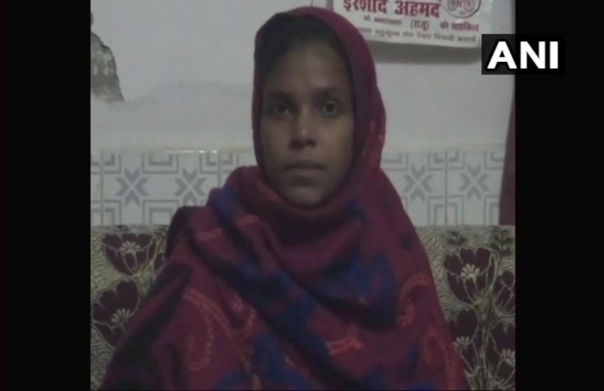 पुलिस में तीन तलाक की शिकायत करने वाली पीड़िता। (फोटो सोर्स - एएनआई)