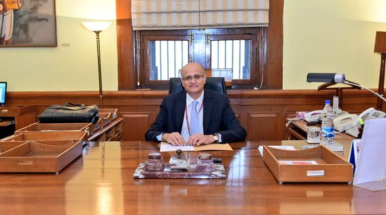 वरिष्ठ राजनयिक विजय केशव गोखले ने सोमवार को विदेश सचिव के तौर पर कामकाज संभाल लिया। वरिष्ठ राजनयिक विजय केशव गोखले ने सोमवार को विदेश सचिव के तौर पर कामकाज संभाल लिया।