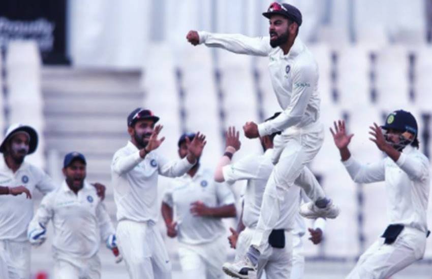 आखिरी टेस्ट मैच में शानदार जीत दर्ज कर भारतीय खिलाड़ी बहुत खुश हैं।