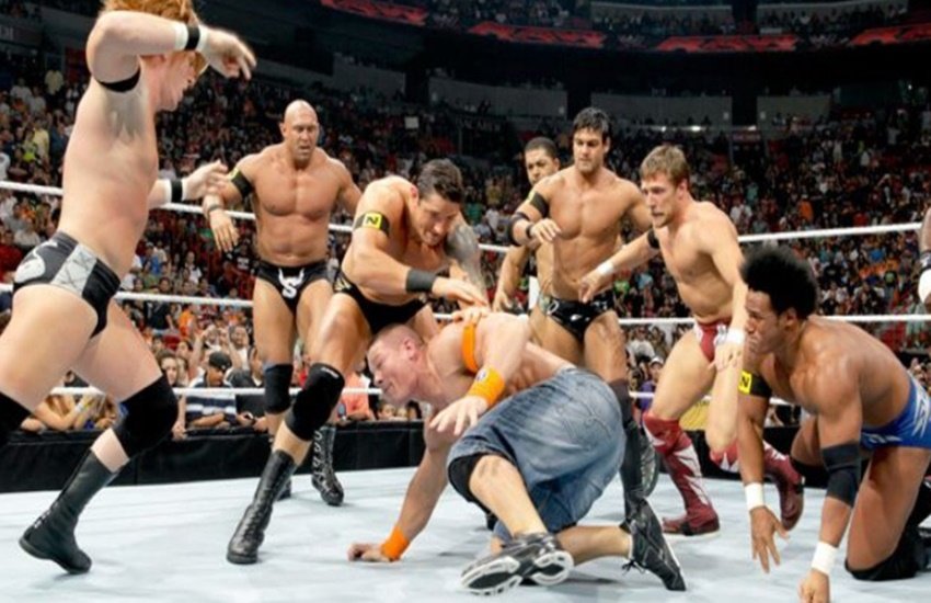 WWE का जादू सिर चढ़कर बोलता है। लोग अपने पसंदीदा रेसलर्स को देखने के लिए महंगी से महंगी टिकट्स खरीदते हैं, उनके बारे में जानना चाहते हैं। लेकिन इन सुपरस्टार्स की लाइफ इतनी प्राइवेट होती है कि बहुत कम लोगों को उनके बारे में मालूम होता है। कई WWE रेसलर्स एेसे भी हैं, जो सीधे इस इंडस्ट्री में नहीं आए। अपना पुराना प्रोफेशन छोड़कर वे इस बिजनेस से जुड़े। आइए आपको बताते हैं कि WWE में आने से पहले आपके पसंदीदा रेसलर्स क्या करते थे।