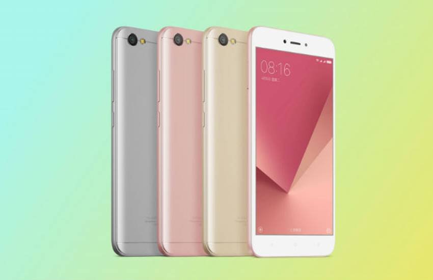 सेल में Xiaomi Mi A1 को 13,999 रुपए में, Xiaomi Mi Mix 2 को 32,999 रुपए में सेल किया जा रहा है।