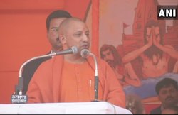 विभाजनकारी ताकतों से निपटने के लिए संत आगे आएं: योगी आदित्यनाथ