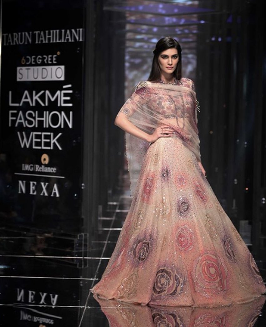 Lakme Fashion Week 2018, Kriti Sanon, Karan Johar, Sonakshi Sinha, Yami Gautam, Tapsi Pannu, bollywood celebs walk on ramp in LFW, Lakme Fashion Week 2018 ramp walk, celebs walk on ramp in LFW, entertainment news, bollywood news, bollywood news, entertainment, entertainment news, bollywood news, bollywood news, entertainment news