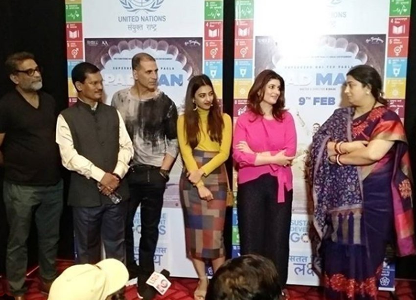 Akshay Kumar, special screening of PadMan Twinkle Khanna, radhika apte, I&B Minister Smriti Irani, I&B Minister Smriti Irani in special screening of PadMan, I&B Minister Smriti Irani, special screening of PadMan, akshay in special screening of PadMan, enterttainment news, bollywood news, television news, entertainmentnews, enterttainment news, bollywood news, television news, entertainment news