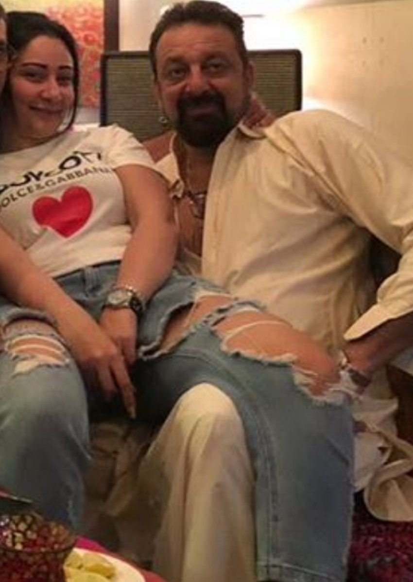 Sanjay Dutt, Maanyata Dutt, Sanjay Dutt and Maanyata Dutt House partying, Sanjay Dutt with family and friends see pictures, see pictures of Sanjay Dutt And Maanyata Dutt, House party of Sanjay and Maanyata, enterttainment news, bollywood news, television news, entertainmentnews, enterttainment news, bollywood news, television news, entertainment news
