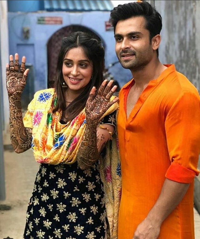 TV stars Shoaib Ibrahim, Dipika Kakar Mahandi and Sangeet, Colourful Pictures of Dipika Kakar san geet, SEE Sasural Simar Ka Actors pictures, Sasural Simar Ka, Actors, Sasural Simar Ka Actors, Shoaib Ibrahim, Dipika Kakar getting married, Dipika Kakar sangeet ceremony, videos of Dipika Kakar dancem Dipika Kakar sangeet in filmy style like DDLJ, entertainment news, bollywood news, television news, entertainment news