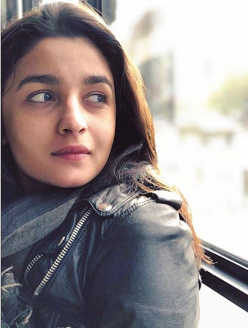 मुंह ढककर मुंबई की सड़कों पर घूमने निकले रणबीर कपूर