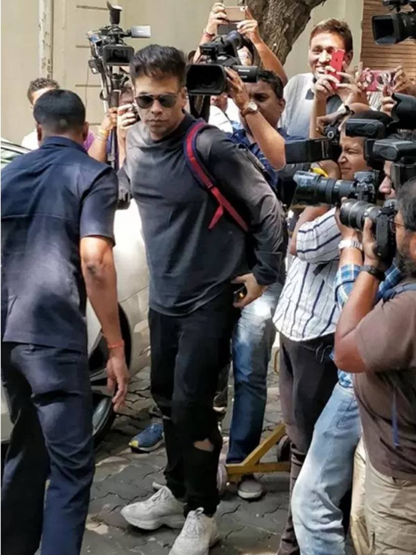 Sridevi Funeral: मुंबई पहुंचा श्रीदेवी का पार्थिव शरीर, घर पर उमड़ी बॉलीवुड की सबसे बड़ी हस्तियां