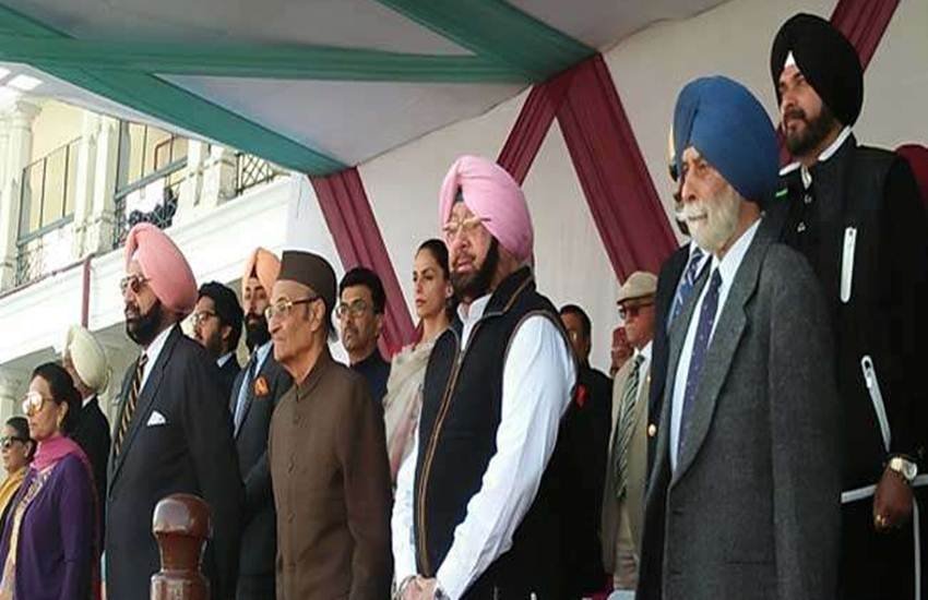पटियाला में एक कार्यक्रम के दौरान एक ही मंच पर सीएम और सिद्धू।