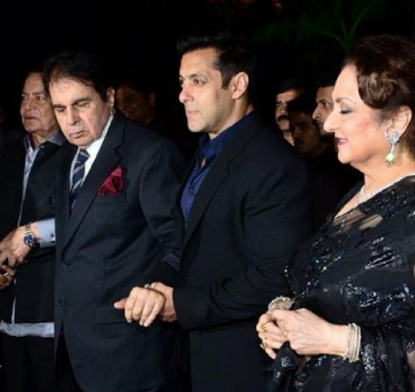 Dilip Kumar, Shah Rukh khan, dilip kumar son, shah rukh khan visit to dilipkumar place,bollywood news, television news, entertainment news in hindi, bollywood news